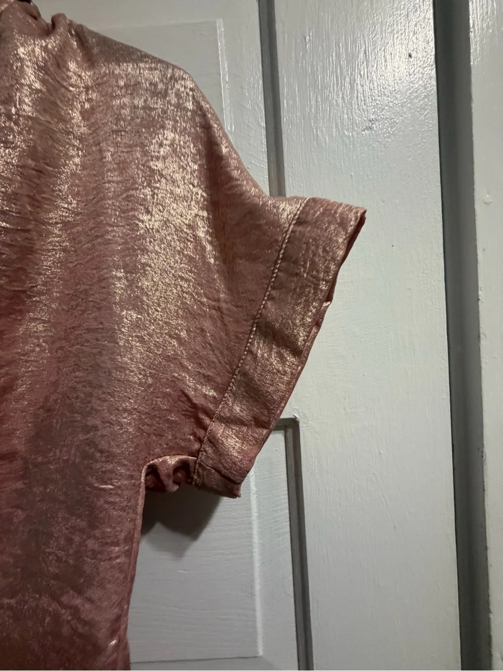 T&C Apparel Metallic Rose Flowy Short-Sleeve Collared Button-Down Shirt size M